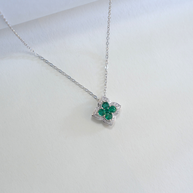 S925 Sterling Silver Lab Grown Emerald Four Leaf Clover Pendant Necklace