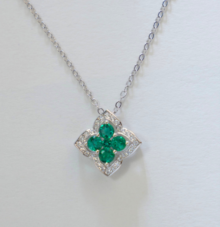 S925 Sterling Silver Lab Grown Emerald Four Leaf Clover Pendant Necklace